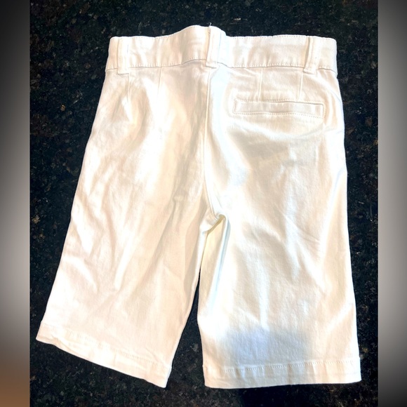 Boys size 8 White Tommy Hilfiger flat front chino shorts Like New condition - Picture 2 of 2